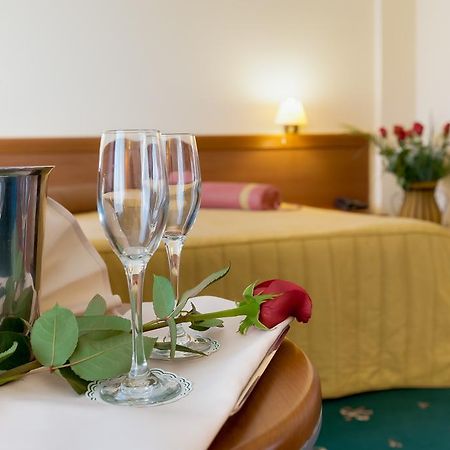 Hotel Palas Mamaja Zewnętrze zdjęcie