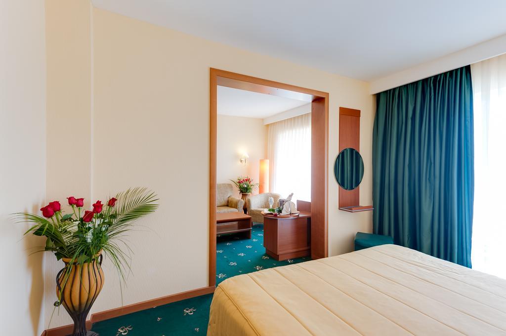 Hotel Palas Mamaja Zewnętrze zdjęcie