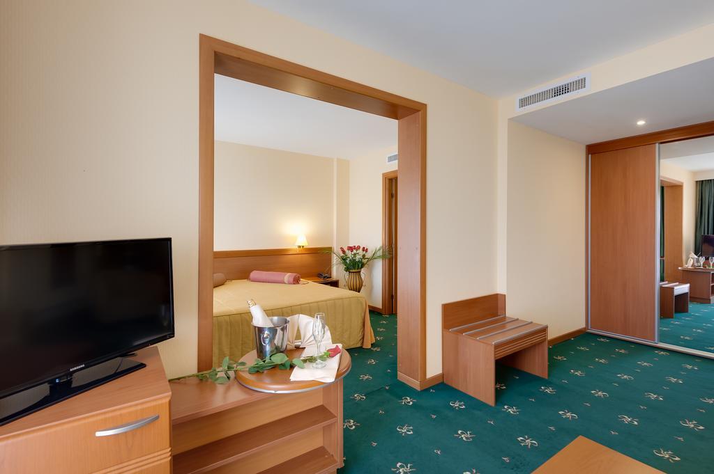 Hotel Palas Mamaja Zewnętrze zdjęcie