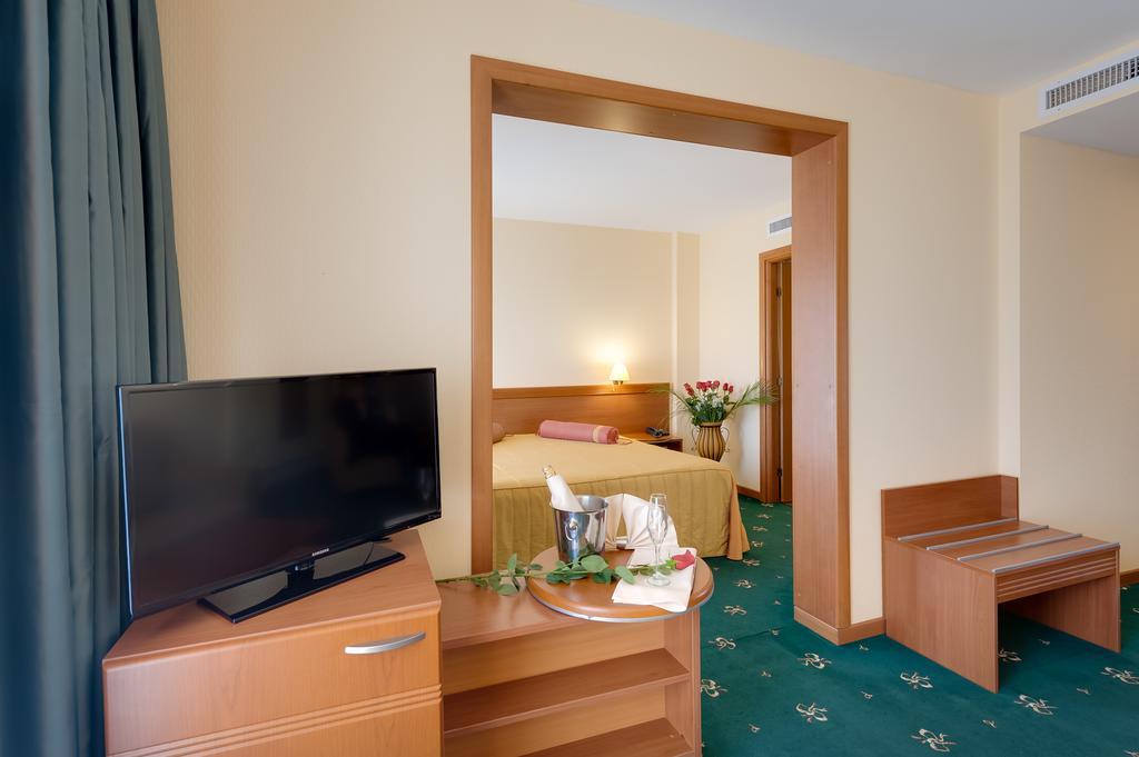 Hotel Palas Mamaja Zewnętrze zdjęcie